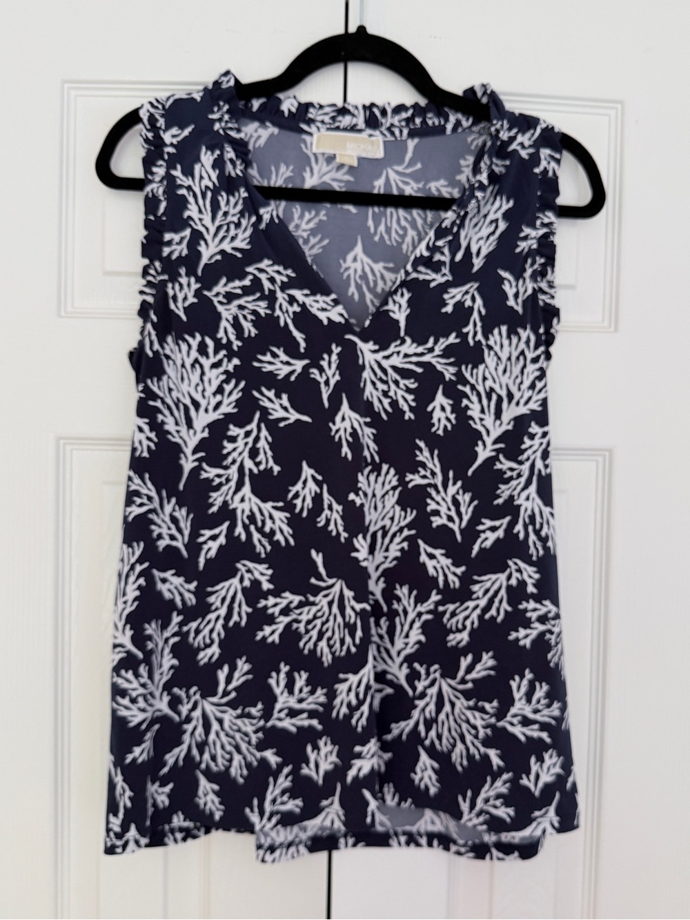 Michael Kors Women’s M Navy Coral-Print Sleeveless V-Neck Top